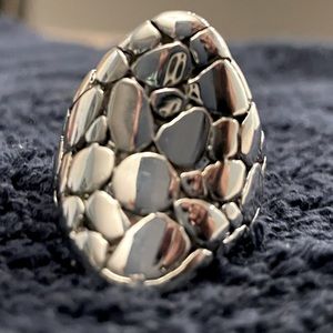 Large woman’s fashion ring 💍